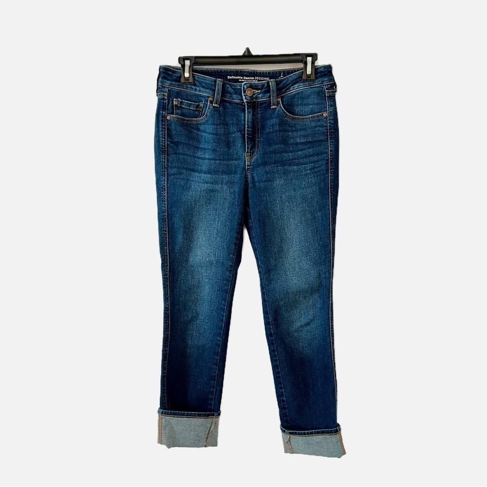Chico’s Define Me Denim Med Wash Jegging  Size 4 (Chico’s size 0) Flattering Fit